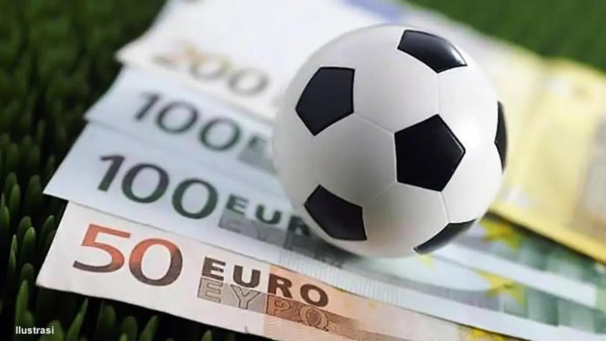 Keuntungan Bermain Judi Bola Online